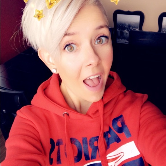 Meet your Posher, Sally - Picture 2 of 2